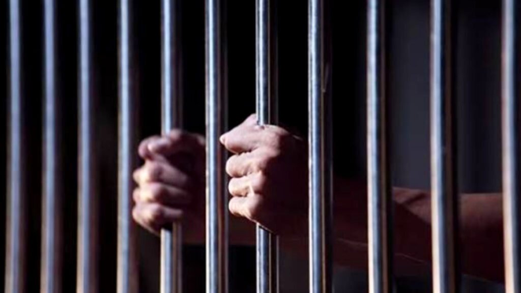 కోదాడలో బస్సు డ్రైవర్ కు ఏడాది జైలు శిక్ష.. రూ.2వేలు జరిమానా..!