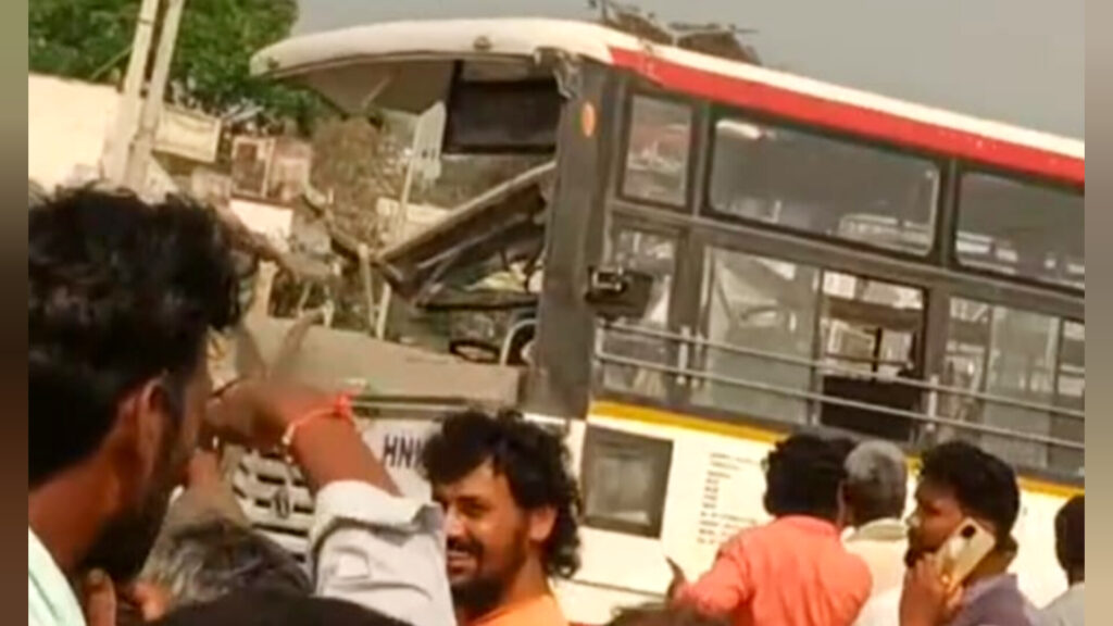 Suryapet : ఎదురెదురుగా లారీ, బస్సు ఢీ.. పలువురికి గాయాలు..!