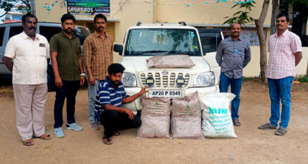 అక్రమంగా నల్ల బెల్లం పట్టిక తరలిస్తున్న వాహనం సీజ్..!