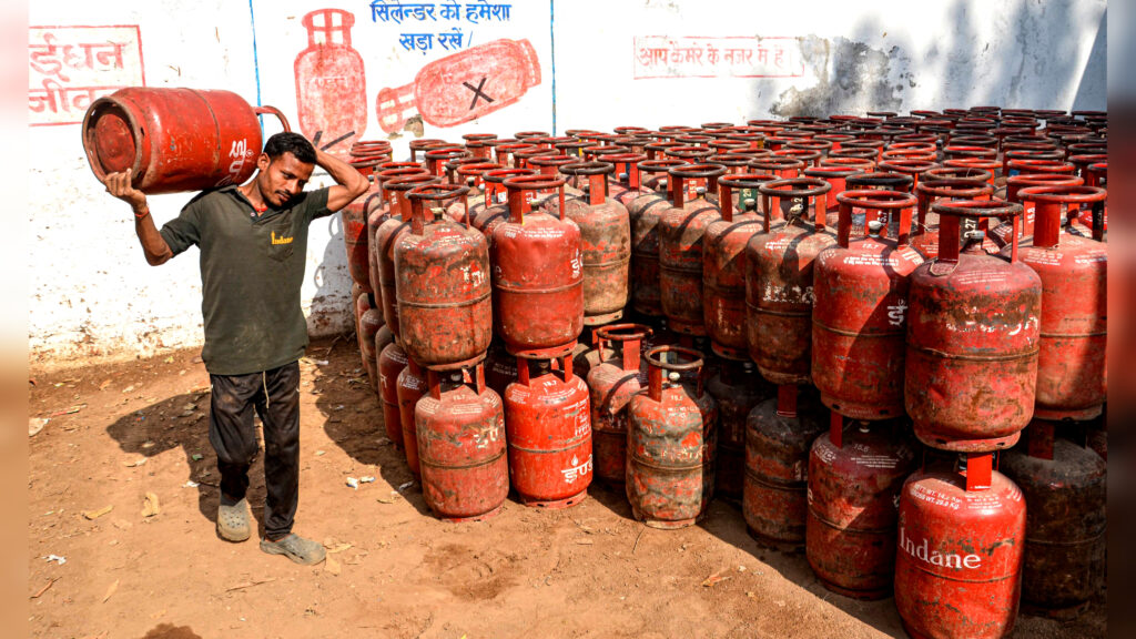 LPG : వంట గ్యాస్ వినియోగదారులకు శుభవార్త..!