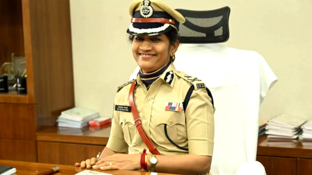 Hyderabad : మత్తు మాఫియాపై ఉక్కుపాదం.. తీగ లాగితే డొంక కదిలింది.. రూ.1.50 కోట్ల విలువైన హషీష్ ఆయిల్ పట్టివేత..!