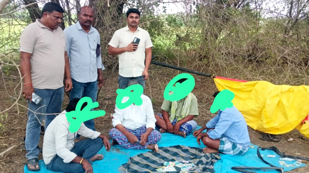 పేకాట స్థావరంపై పోలీసుల దాడి.. ఆరుగురు అరెస్ట్..! 